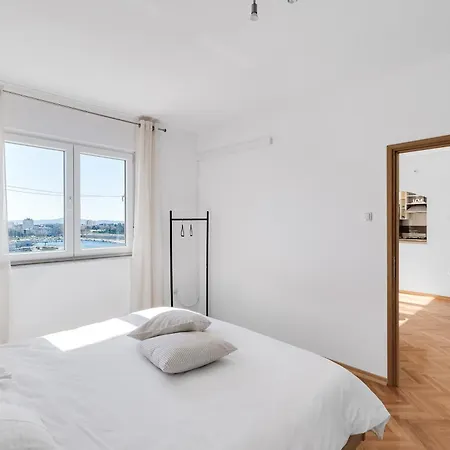 To-do Bridge Center Sea View ザダル